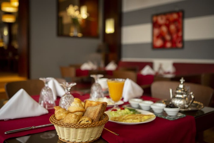 Breakfast/Coffee Service 48 of 60