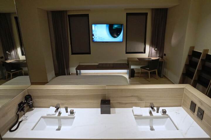 Room 29 of 65