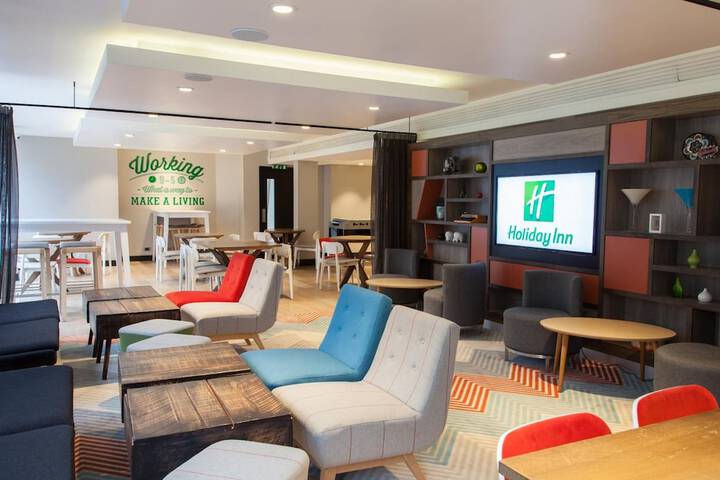 Lounge 51 of 69