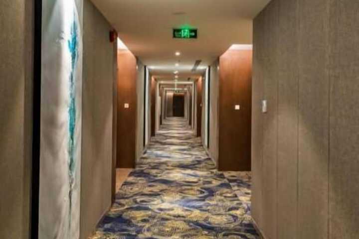 Ballroom/Hall 28 of 37
