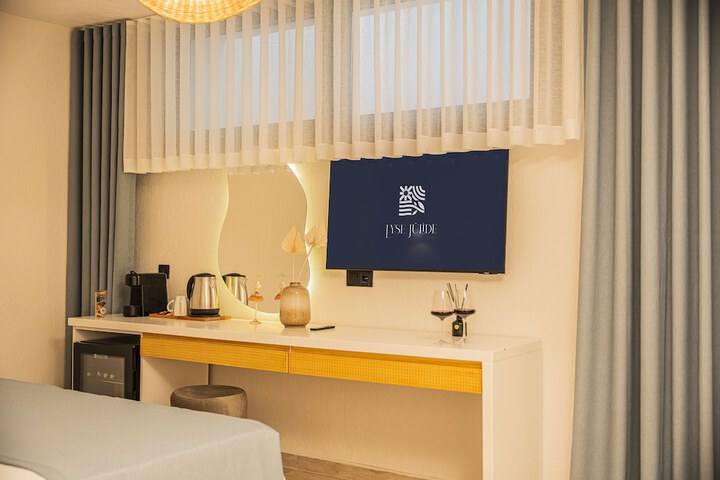 Room 6 of 89