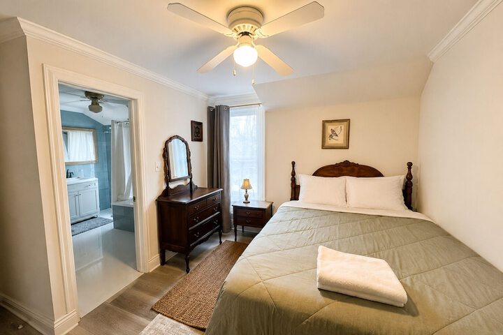 Room 2 of 6