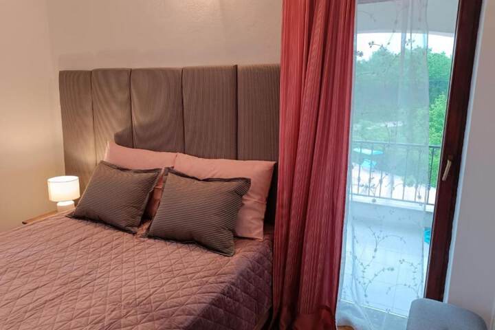 Room 8 of 49