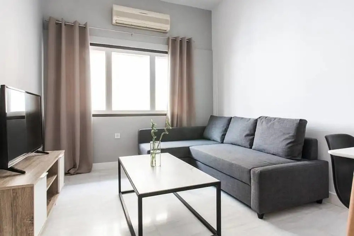 Room 4 of 12