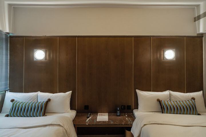 Room 90 of 199