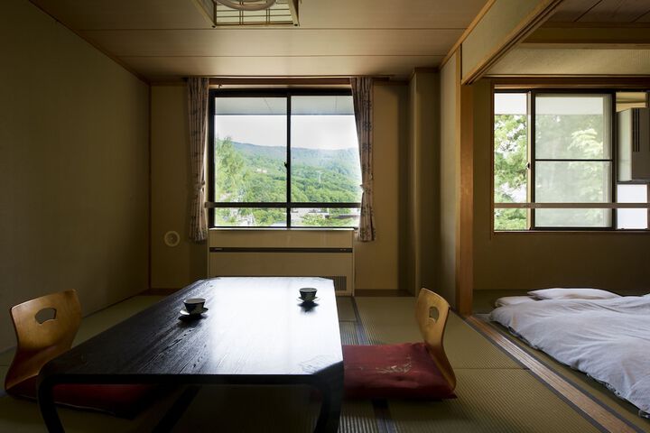 Room 7 of 33