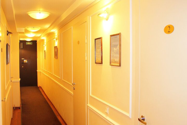 Hotel 2 of 115