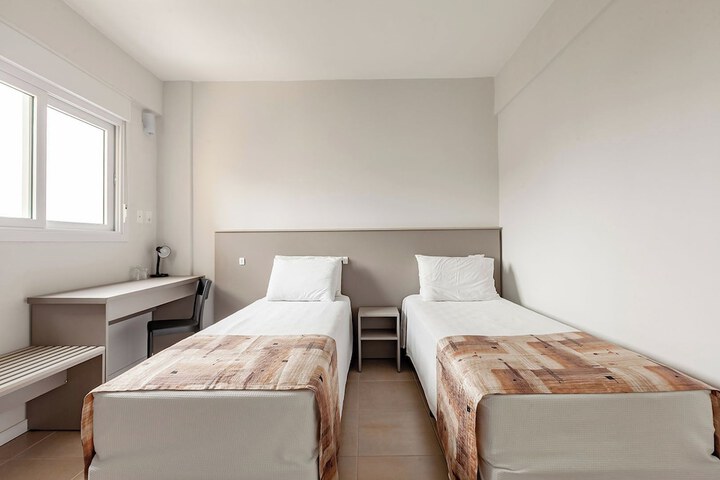 Room 15 of 34
