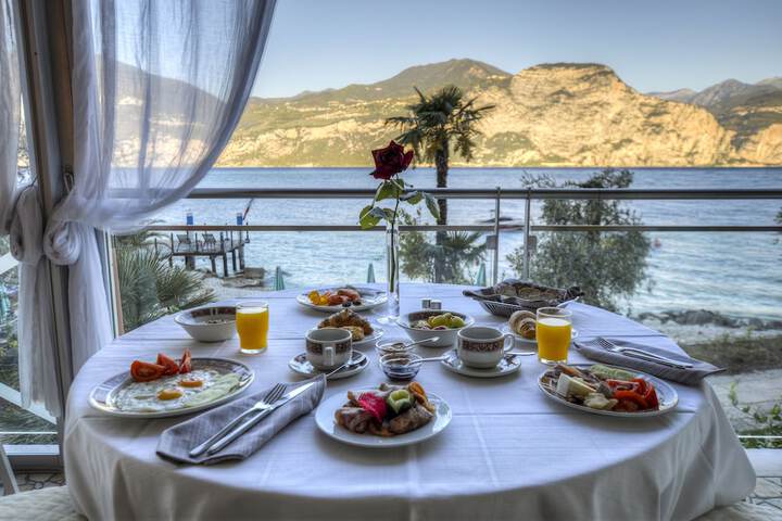Breakfast/Coffee Service 103 of 160
