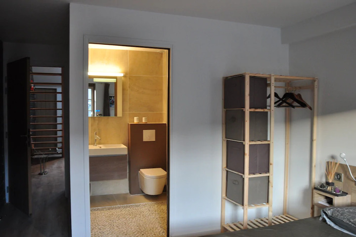 Room 2 of 5