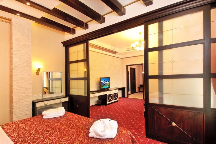 Room 5 of 48