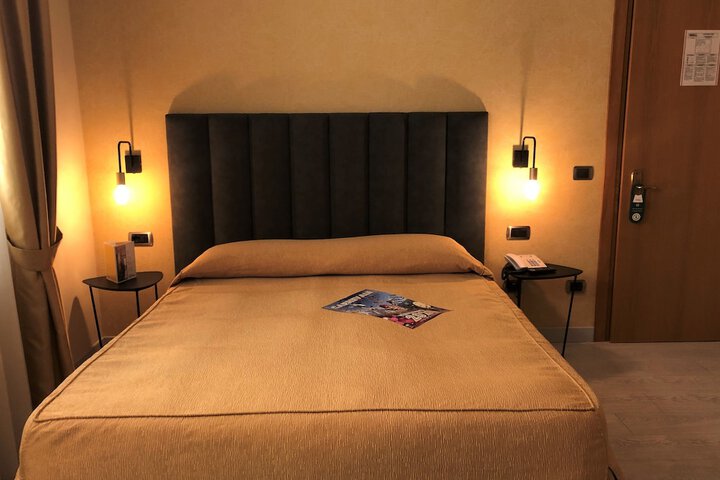 Room 7 of 65