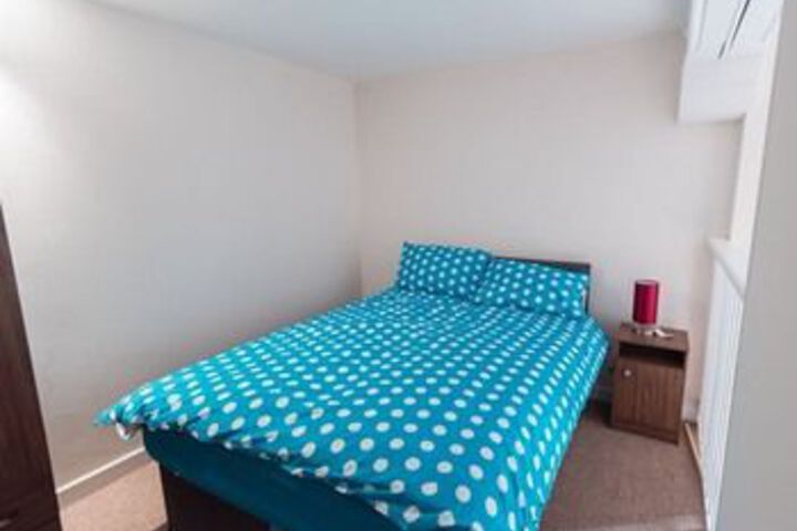 Room 4 of 13