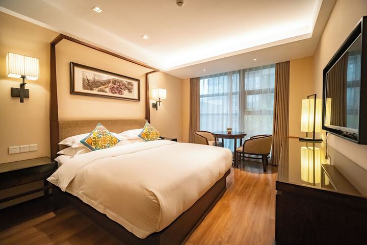 Room 10 of 111