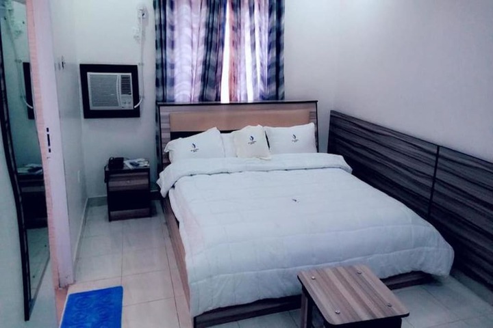 Room 6 of 13