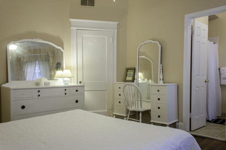 Room 12 of 99
