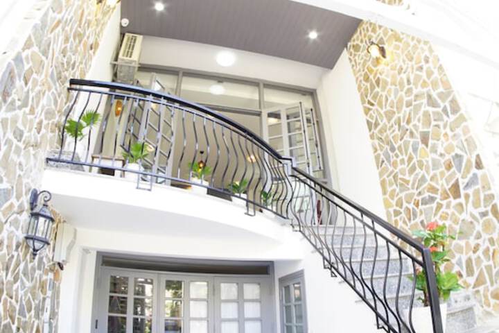 Bobo House