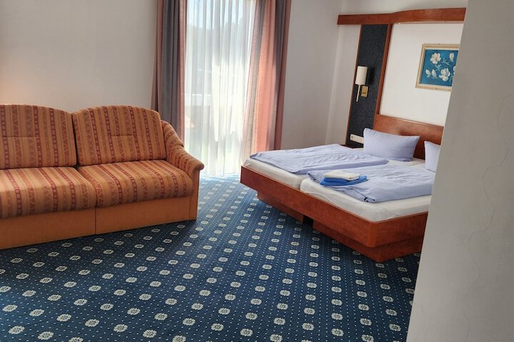 Room 3 of 7
