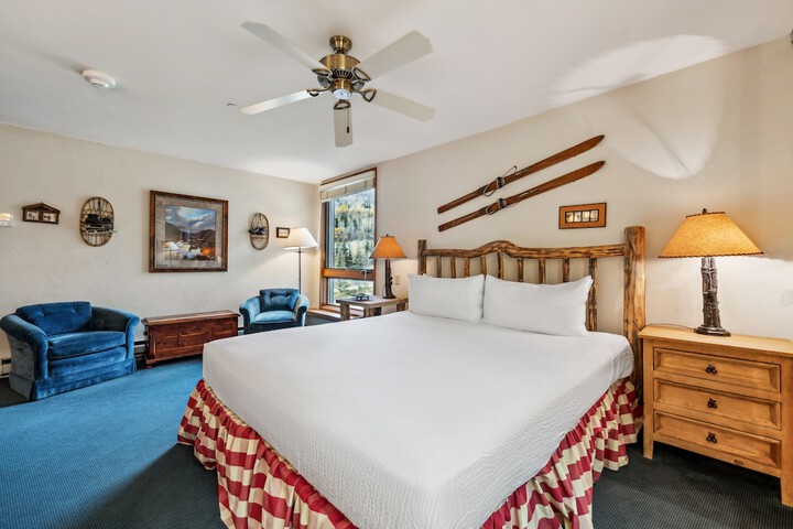 Room 27 of 215