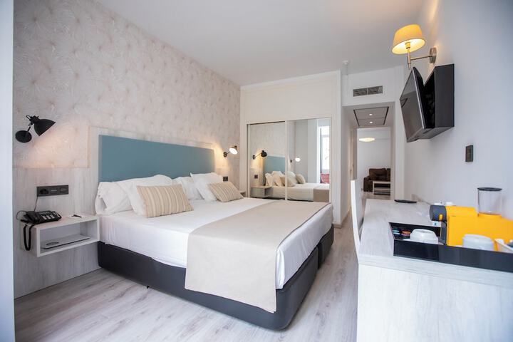 Room 9 of 30