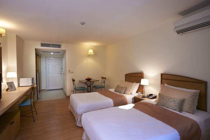 Room 6 of 17