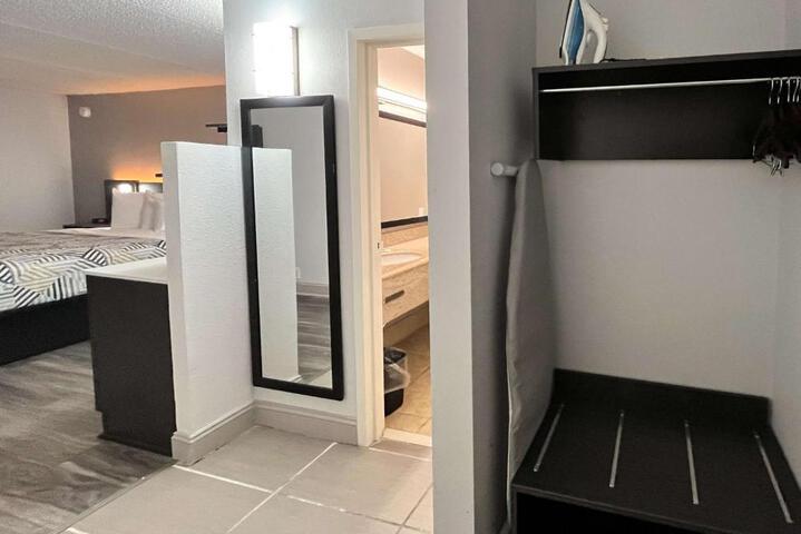 1 King Bed Kitchen (5 of 6)
