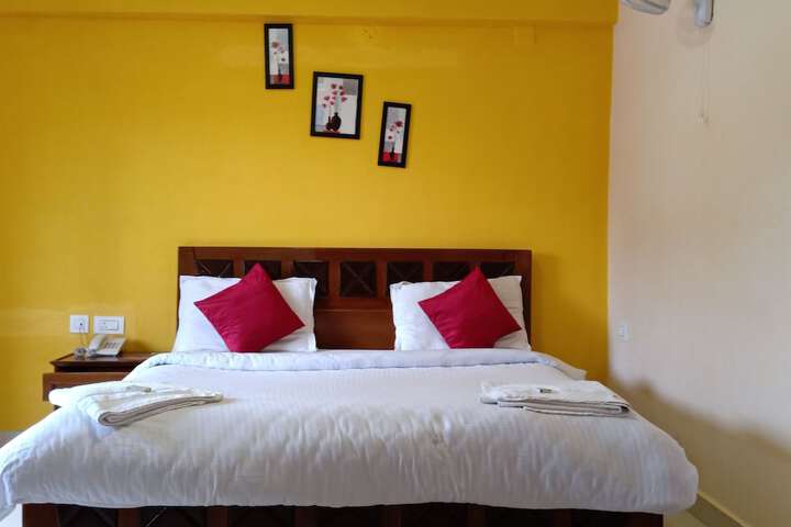 Room 11 of 33