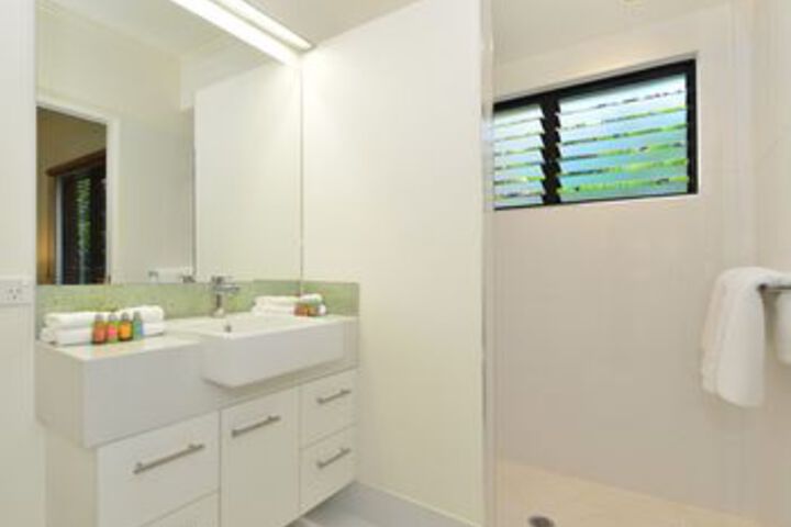 Room 3 of 32