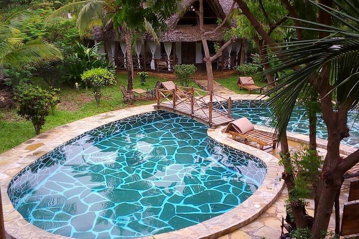 Pool Hotel