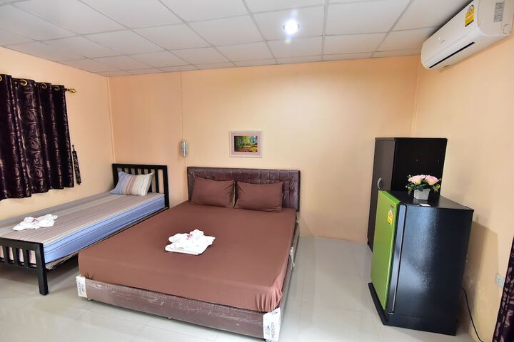 Room 3 of 27