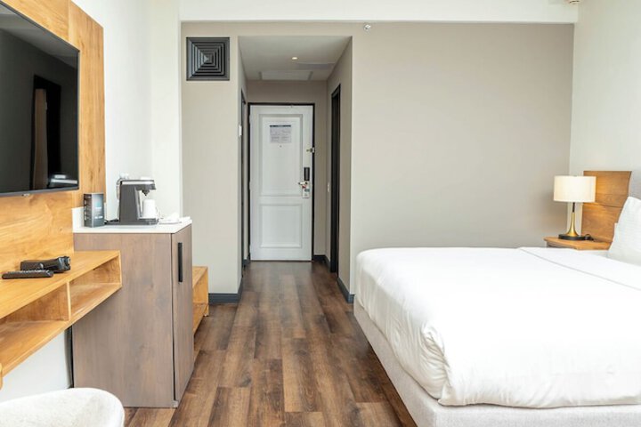 Room 17 of 157