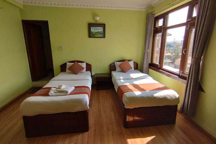 Room 12 of 48