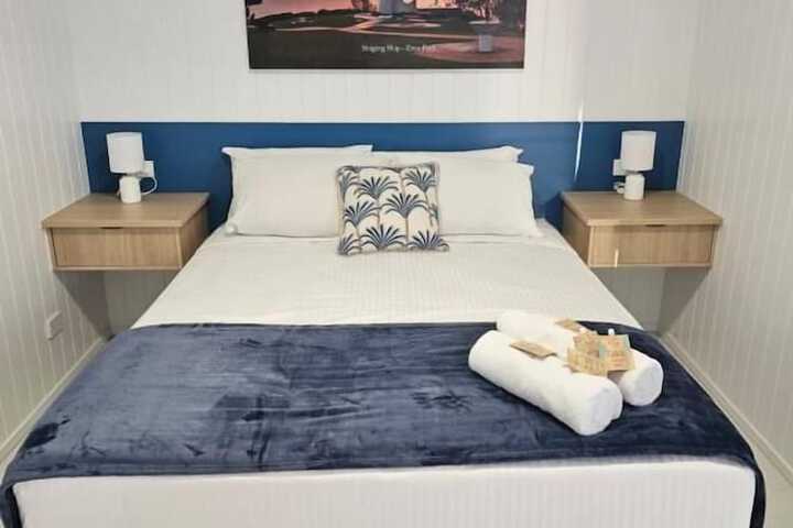 Room 6 of 12