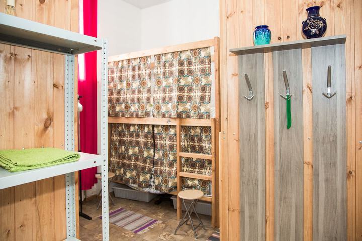 Room 4 of 17