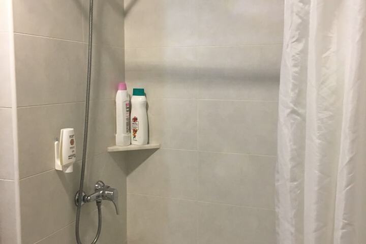 Room 50 of 63