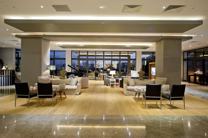 Entrance & Lobby