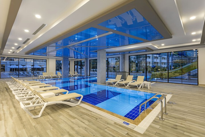 Hotel with Pool