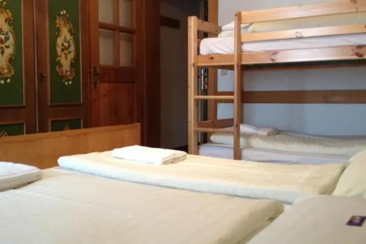Room 2 of 7