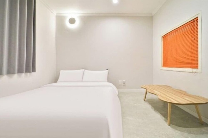 Room 16 of 24