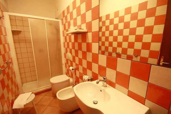 Room 16 of 29