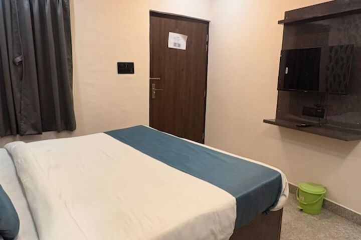 Room 9 of 42