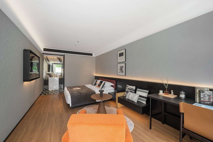 Room 2 of 80