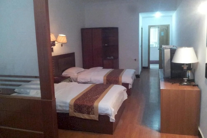 Room 4 of 7