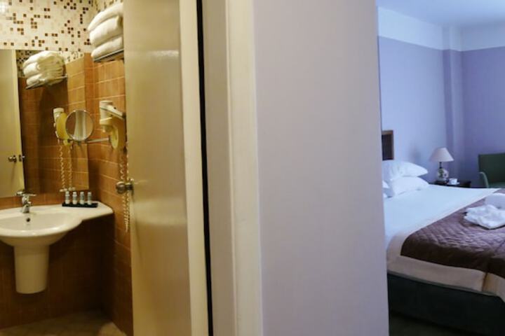 Room 6 of 31