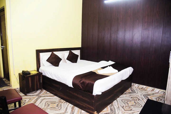 Room 10 of 34