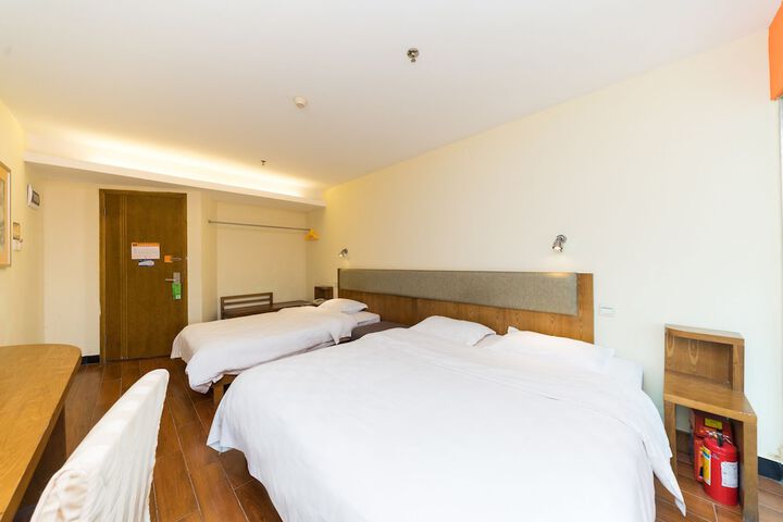 Room 4 of 22