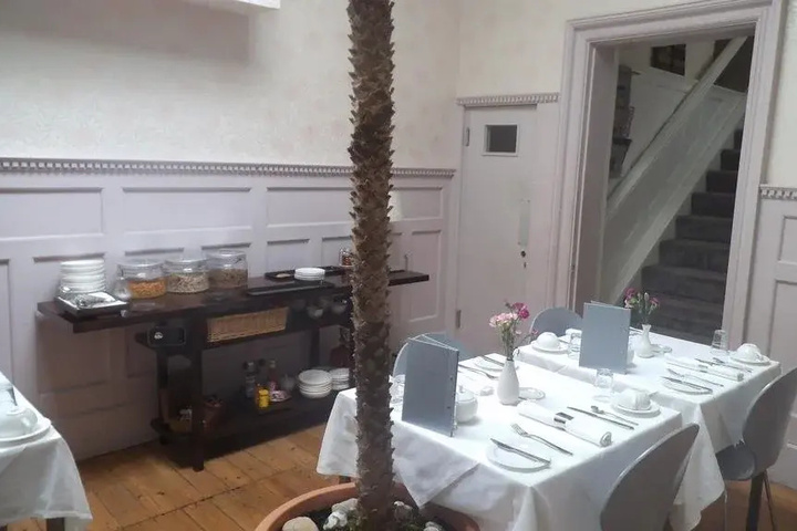 Dining 11 of 12