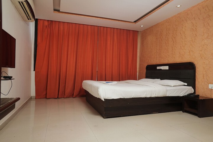 Room 4 of 15