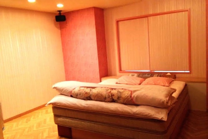 Room 8 of 31