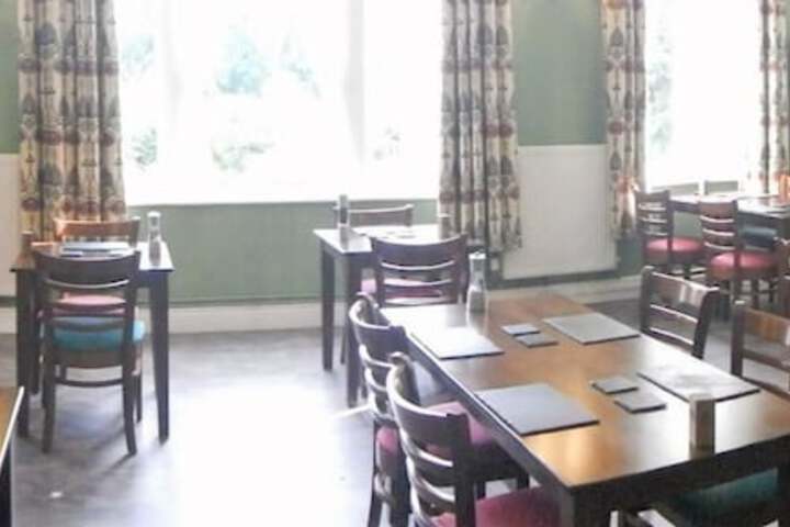 Dining 2 of 8